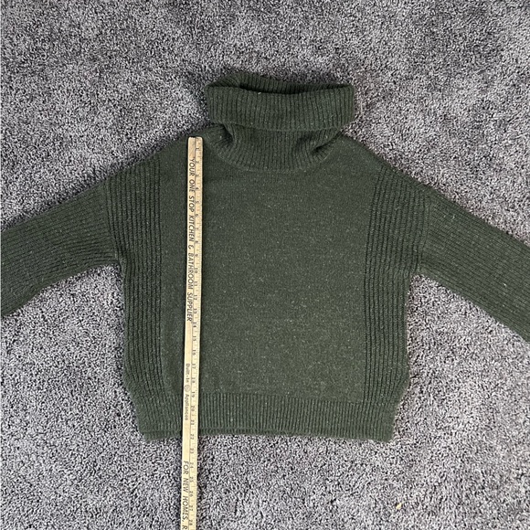 Calvin Klein Jeans Knit turtleneck sweater women's size Medium - Picture 5 of 5